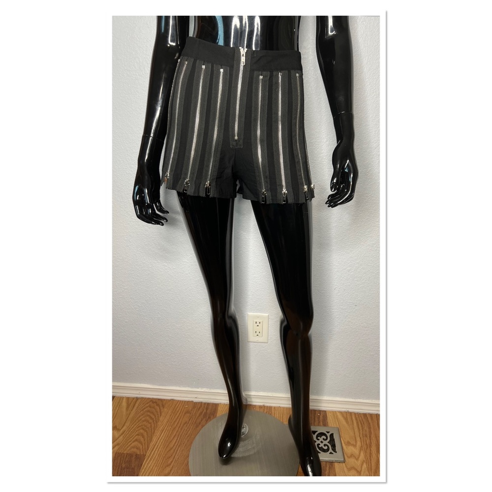 Hot & Delicious Zip Me Up Please Black Denim Shorts Size L NWT